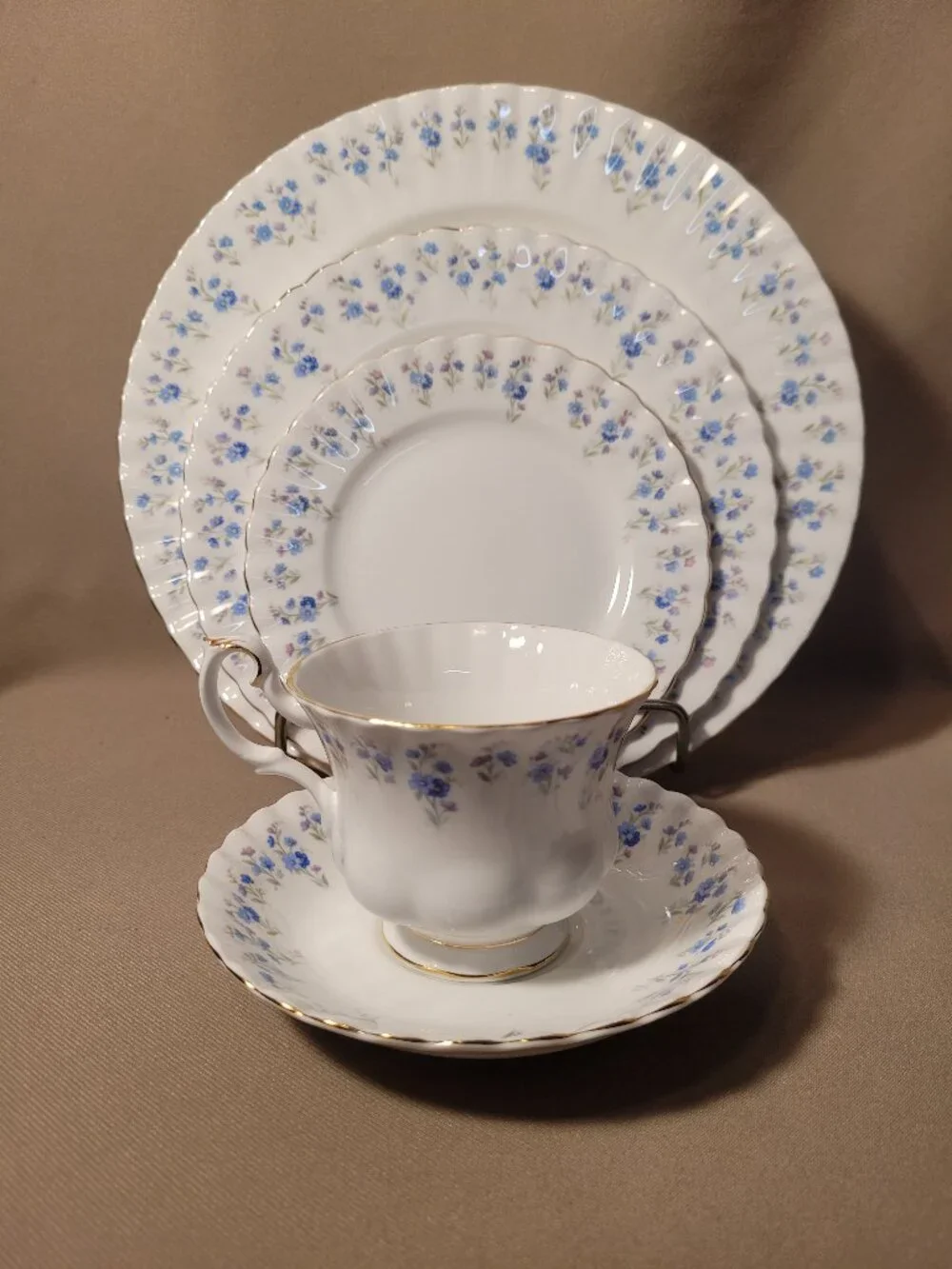 Royal Albert Memory Lane (5 Piece) Place Setting EXCELLENT!